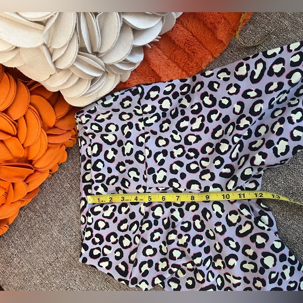 ❣️🆕UGG Purple&Black Animal Print Saylor Leggings❣️ - Picture 9 of 10